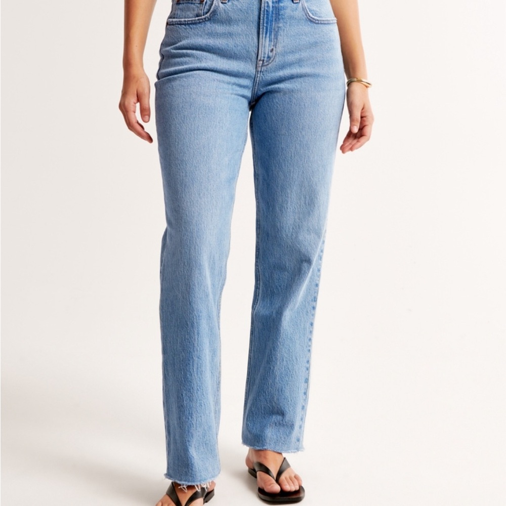 Abercrombie NWT 90s straight 28L curve love